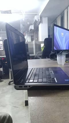 Dell Liptop Availble Here i5 4 Gen 700 Gb Hearddisk  Ram 8GB 700GB HDD
