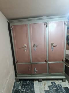 safe almari  condition 10/ 9