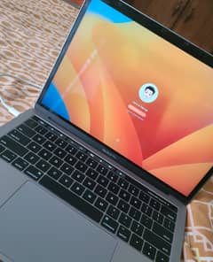 MacBook Pro 2017 16/256 GB 13 Inch Touch Bar & Touch ID
