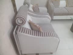 7ven seter sofa set.