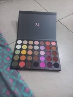 impoted eye shadow pallet