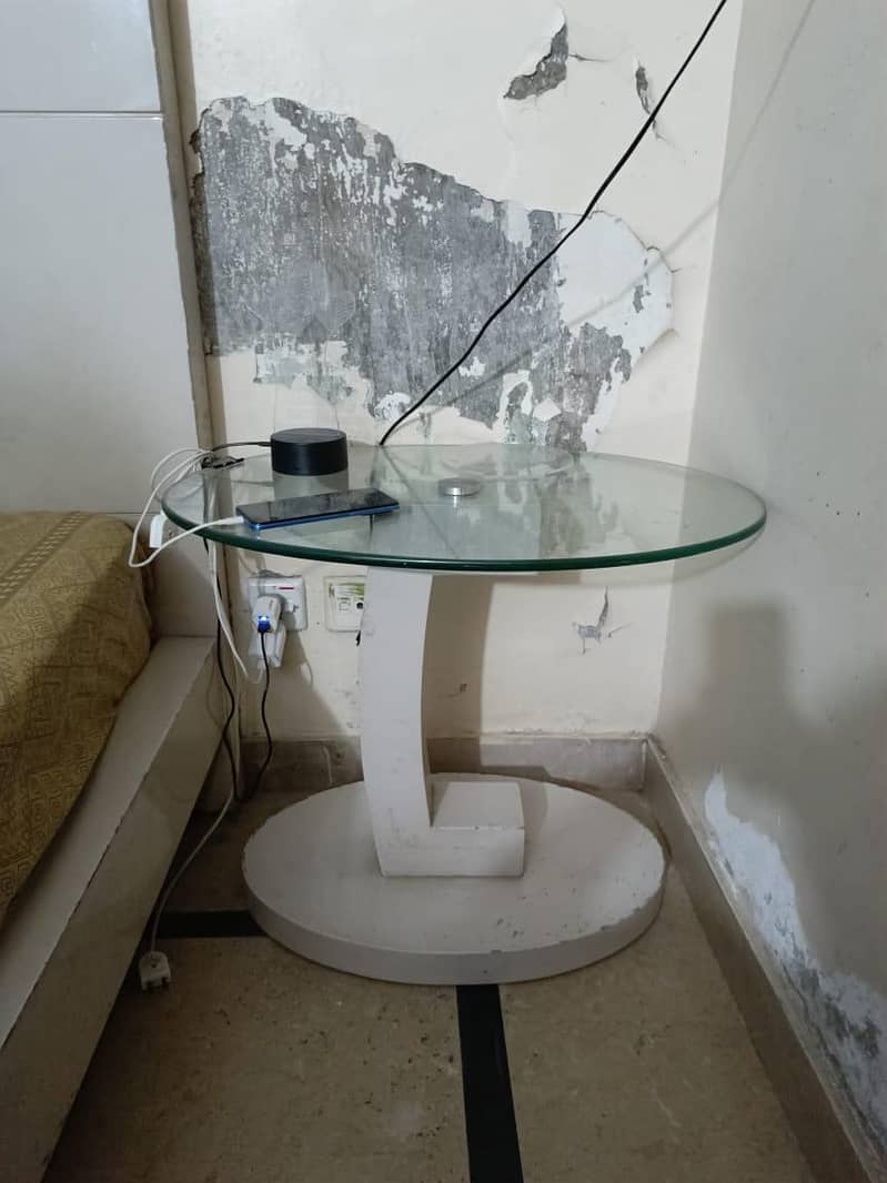 double bed with side table and devider 1