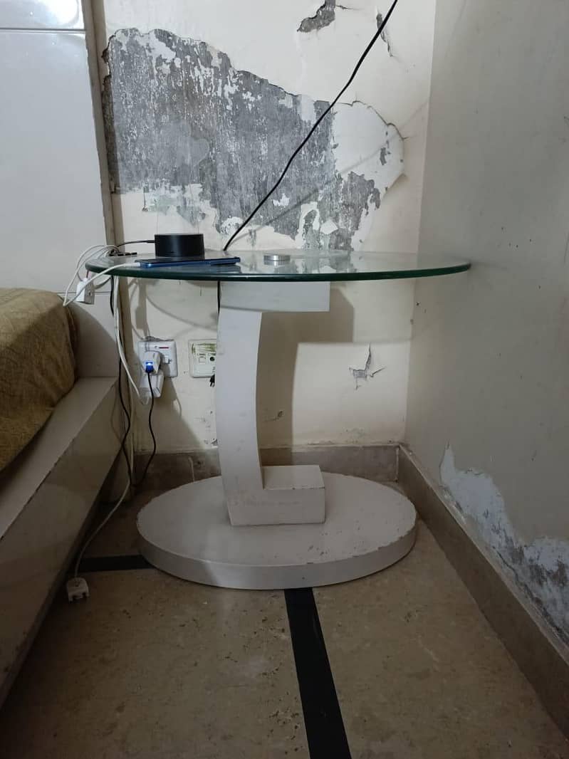 double bed with side table and devider 2