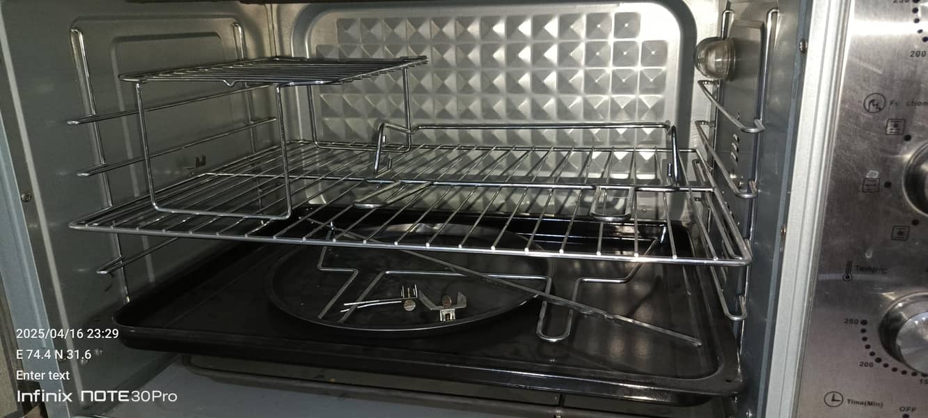 10 by 10 condition new new condition and rosted Oman 3