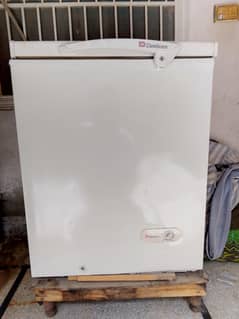 Dawlane chest freezer model DF-200P