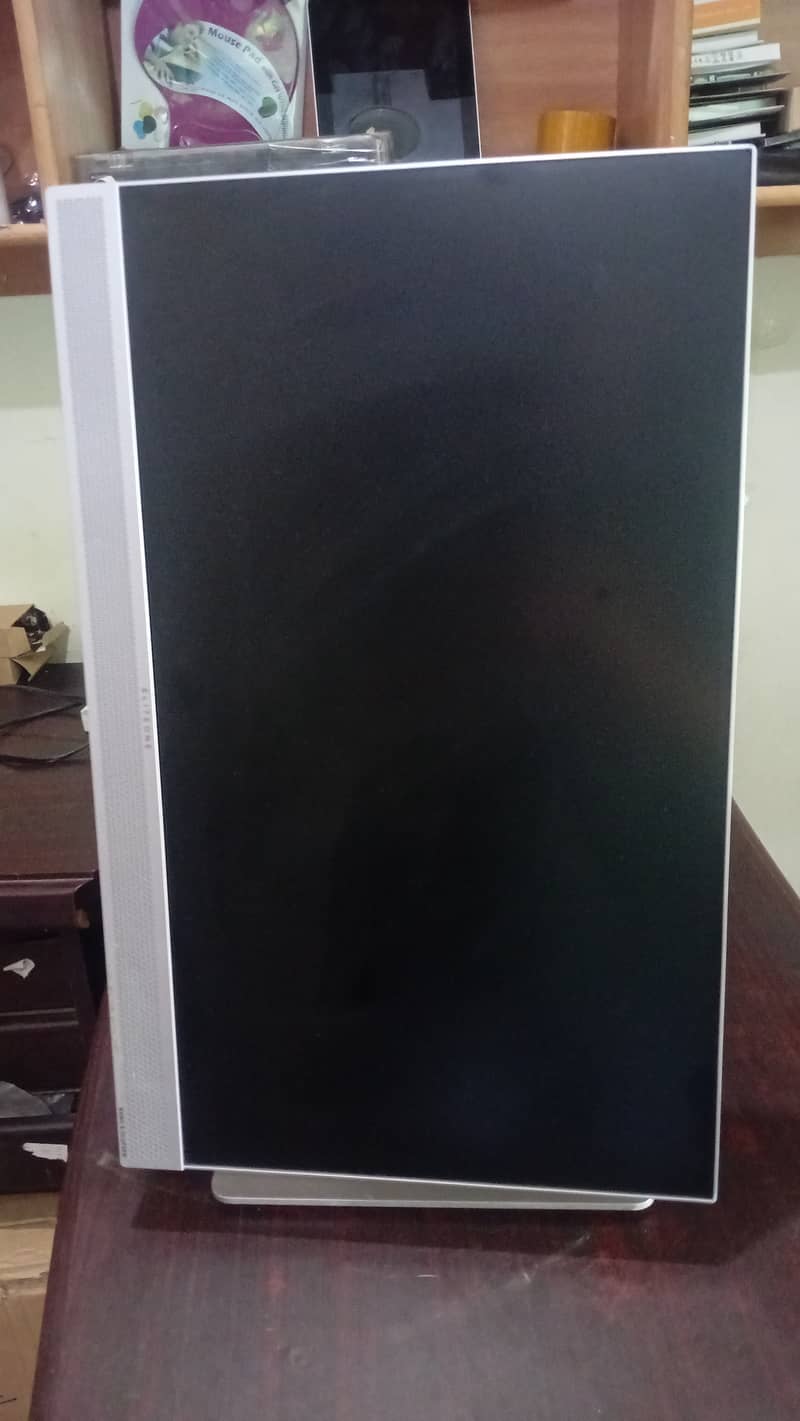 The HP EliteOne 800 G4 All in one computer Boderless display 24 inchs 2