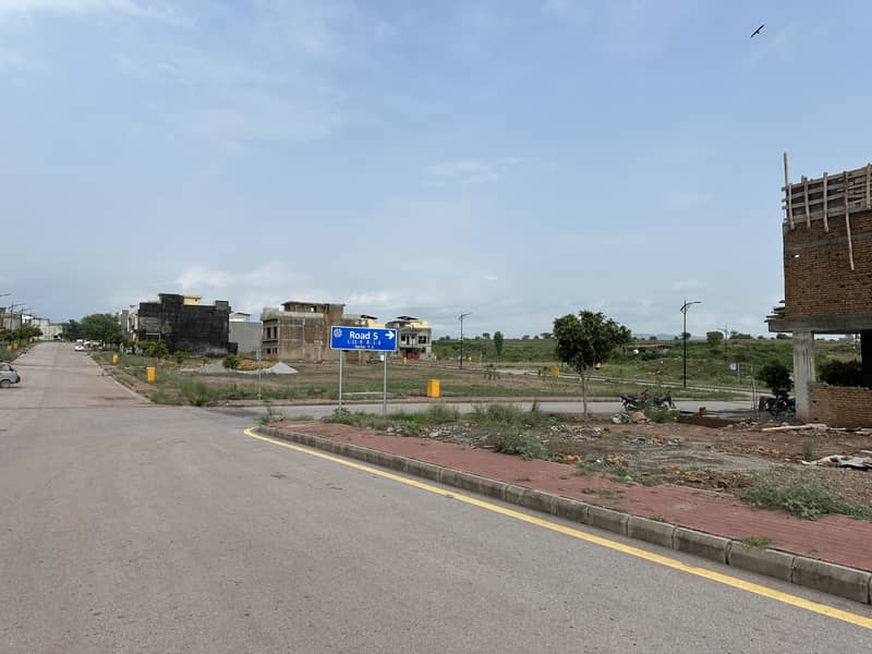 Beautiful Location Back Open Plot Available For Sale Ideal Location Reasonable Demand 3