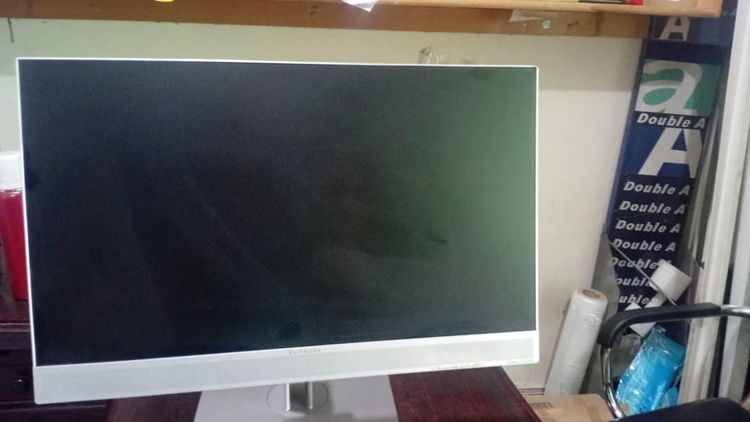 The HP EliteOne 800 G4 All in one computer Boderless display 24 inchs 3