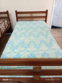 kids bed.  two single beds for kids and adult