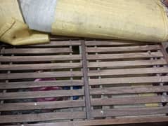 Wood Ka Bana how hai bed bilkul ok hai  jis Bhai na Lana hai