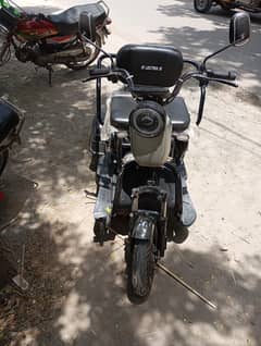 3 wheel Electric scooty 2024 model for elder special person