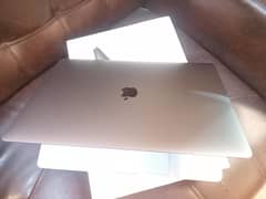 MacBook pro 2018 15 inch