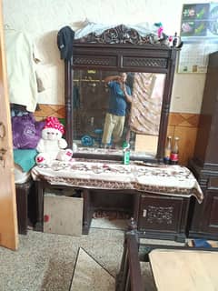 Complete set, king size bed with side tables, dressing table, shiwcase
