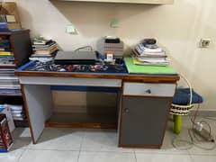 2 study tables with book shelf