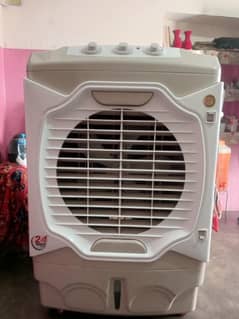 mia ac lagwa lia hia isi liy sale kr raha hn