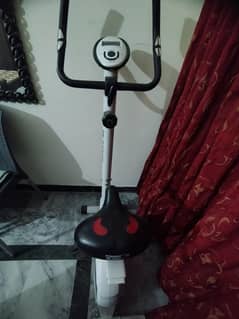 Exercise cycling machine