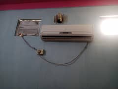 AC for sell 1.5 tan ki hai on hai location dalamia shanti nagar