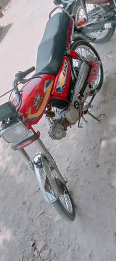 Bike Bohat Achi hai lush condition 03493844165