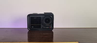 Dji osmo 4 action barely used action camera. Sd card included. Box not