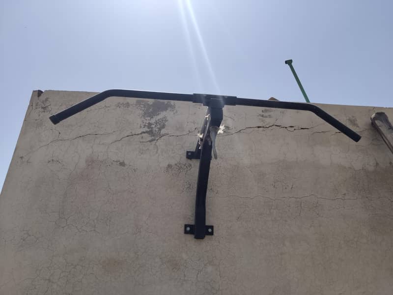Pull up bar 0