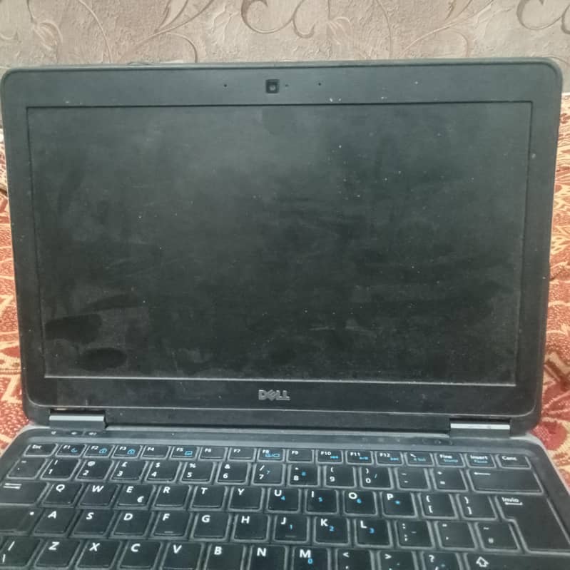 Dell Latitude E7240:core i5 4 generation  core i5 4 generation 1
