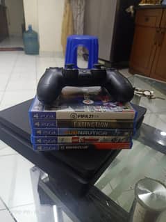 PS4-SLIM 1TB with 5 Games