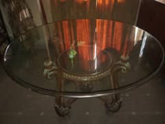 Round Dinning table _ stylish and sturdy _great condition