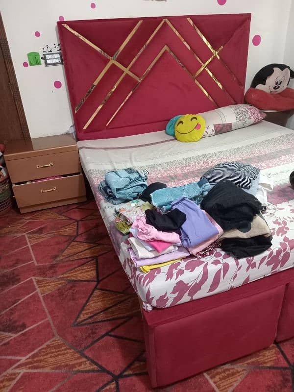 new bed condition with side tables 1