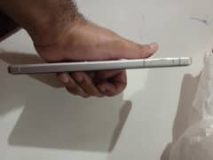 Sony Xperia 1 Mark 2 . . .