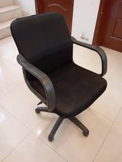 BLACK COMPUTER CHAIR SOFT AND GOOD QUALITY