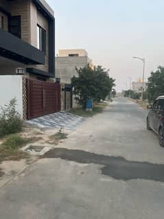 5 Marla Residential plot for Sale In New Lahore city ph3
