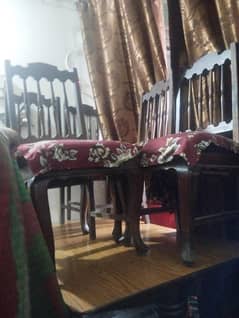 5 chairs 1 table sale only serious buyers contact me