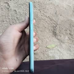 very good condition 10 by 10 condition, type C charger ,6 ,128GB ,,