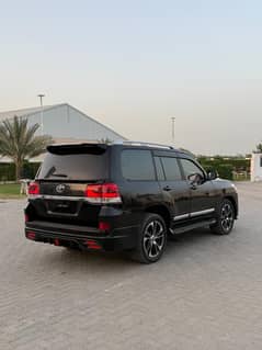 Toyota Land Cruiser Cygnus 2003 model Full option