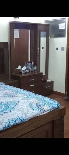 Dressing table n divider