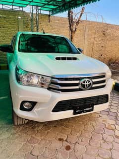 Toyota Hilux Revo G Automatic 3.0 2017