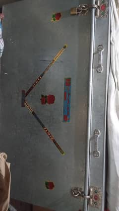 Double door Peti with stand