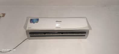 Kenwood 1.5 ton AC (non inverter) in 10/10 condition