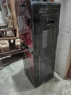 Water dispenser with refrigerator