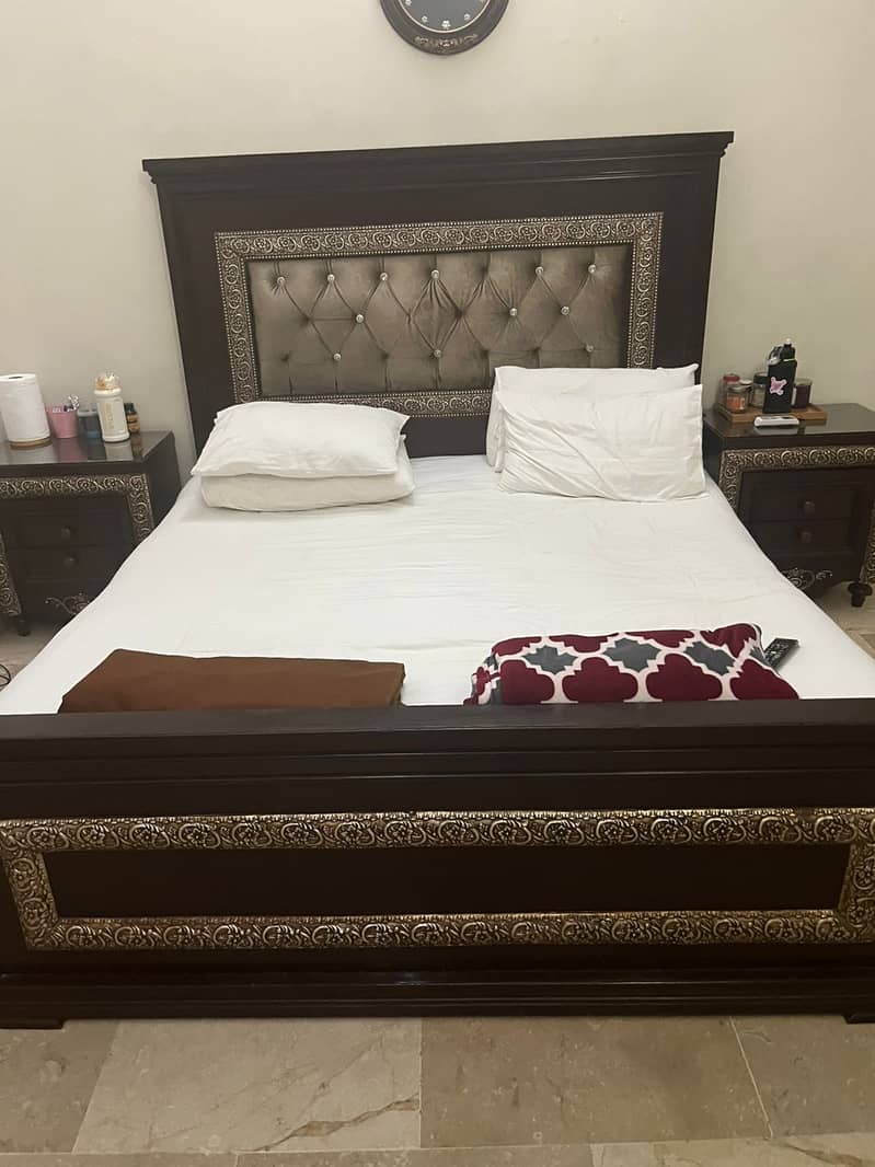 Chinioti style bed with tables and dressing table 1