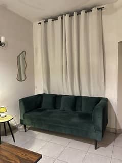 5-Seater Velvet Sofa Set + 1 Sethi Chair – Emerald Green – Like New
