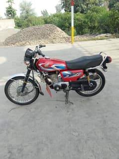 Honda 125 red colour
