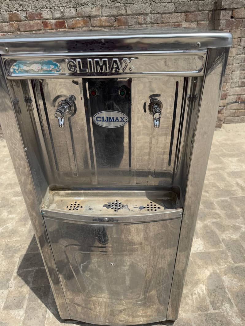Water cooler Dispencer frist Hand use same like new 0