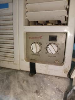 window ac only 6 minth use