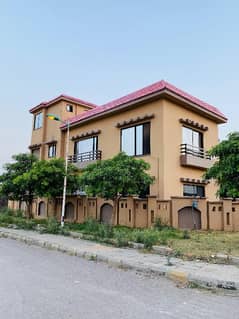 Spacious 16 Marla 3 Sides Corner Upper Portion Separate Gate For Rent with Gas