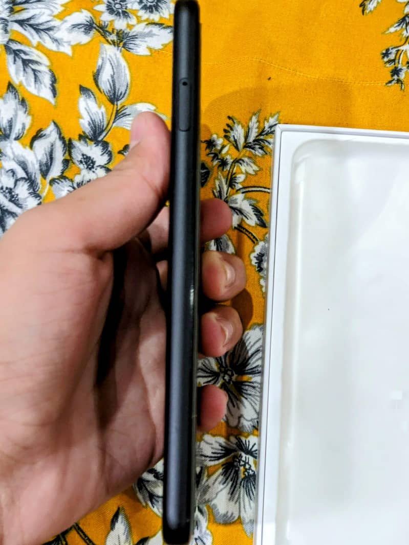 Google pixel 4xl 10/10 scratchless . Urgent sale 6