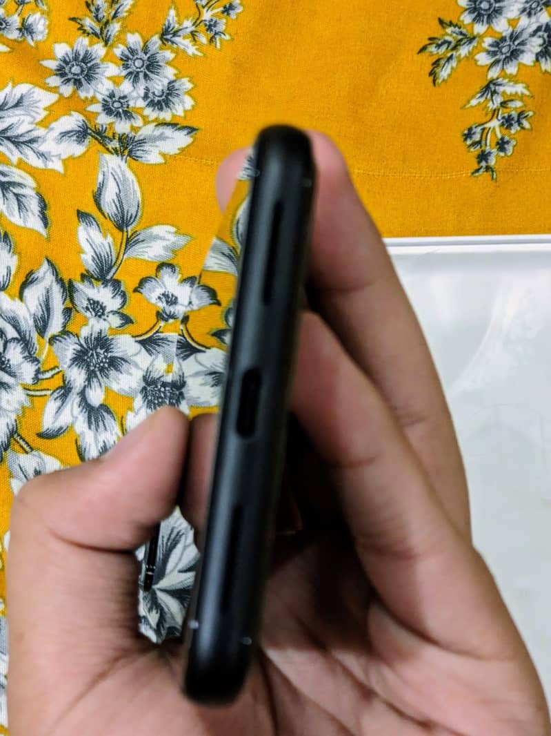 Google pixel 4xl 10/10 scratchless . Urgent sale 8
