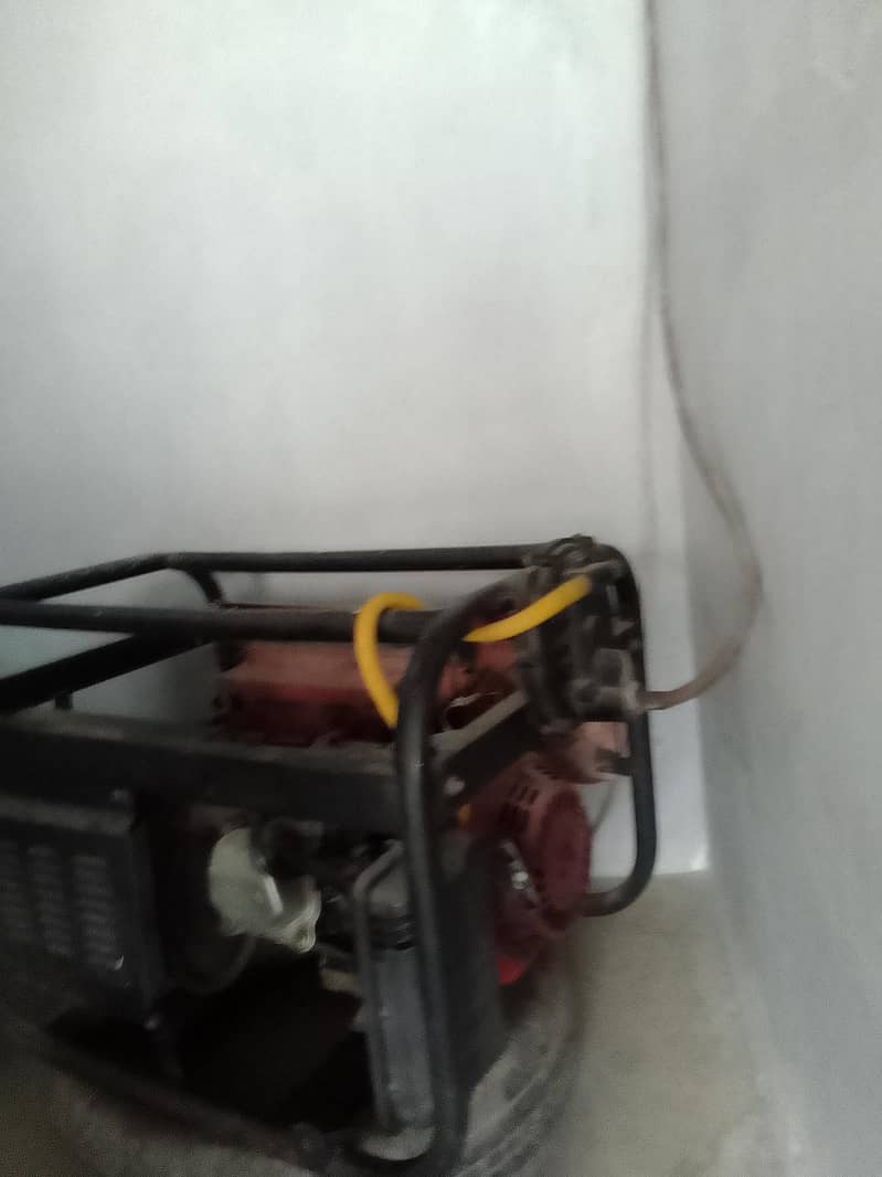 Generator in good condition for home use 3