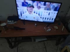 One table and 2 mini tables for sale
