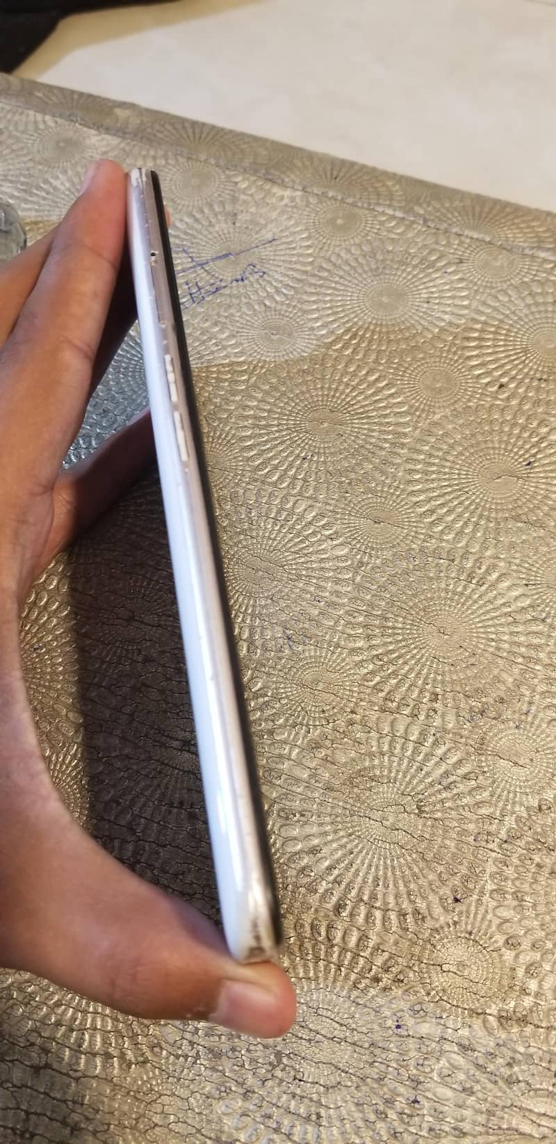 I am sealling ma oppo A5 2020 in good condution Dual sim PTA Aprroved 3